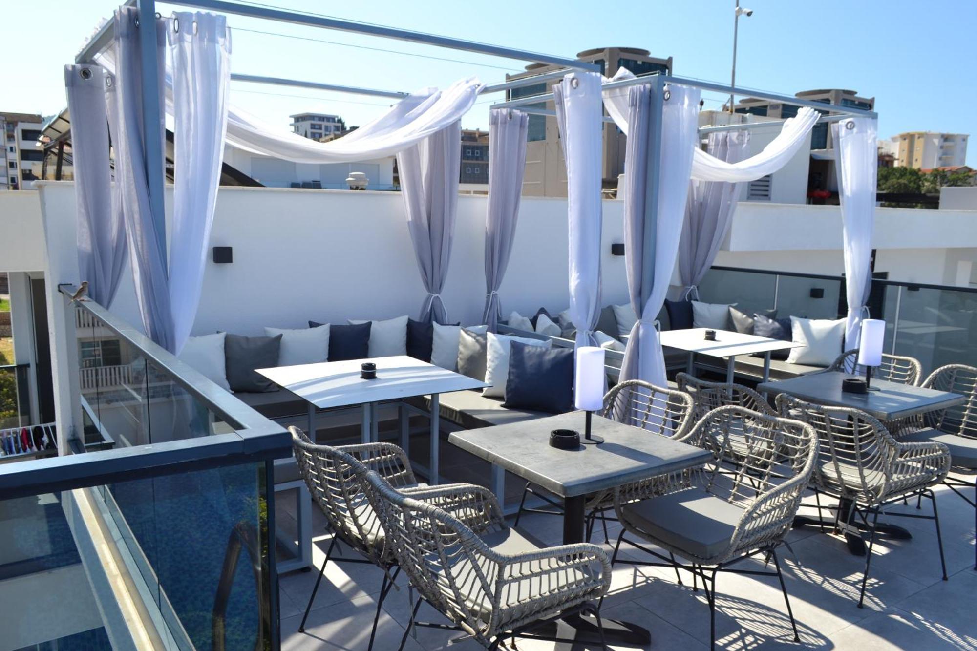 Apartments Merlin Dobra Voda Luaran gambar